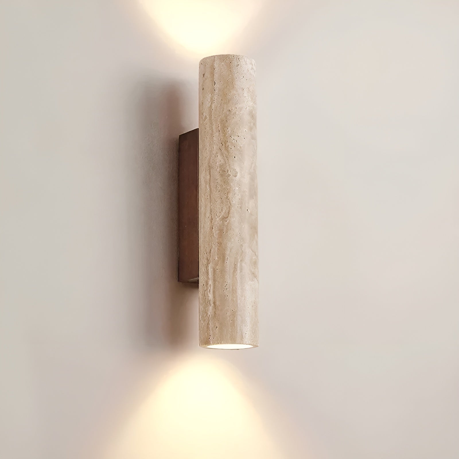 Wandlamp Minimalist met Cilindervorm en Travertine Steen voor Boven en Onder Lichteffect