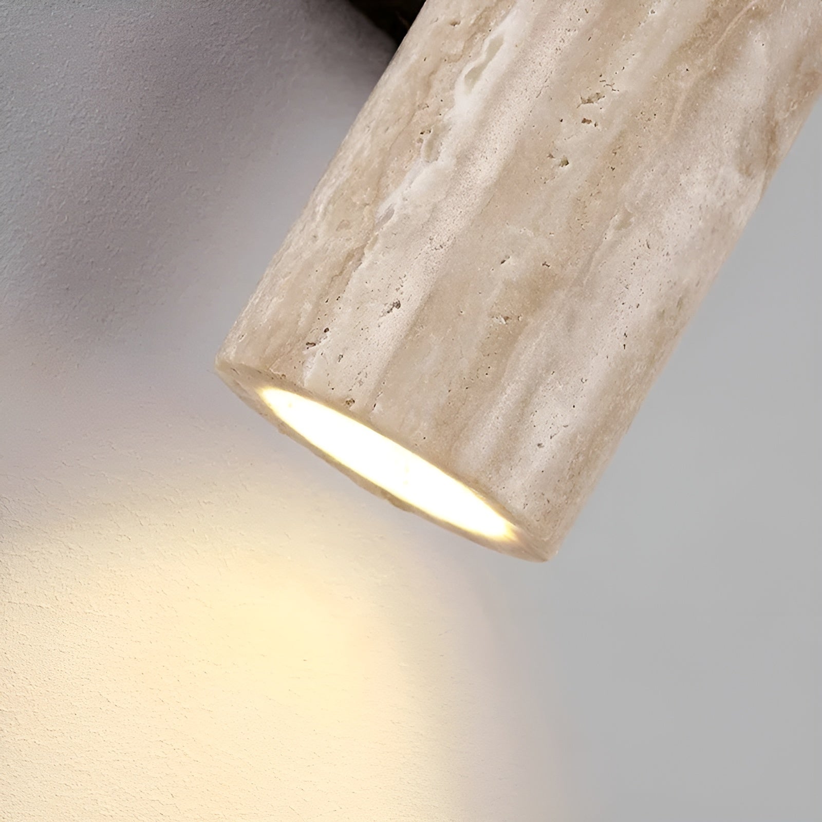 Wandlamp Minimalist met Cilindervorm en Travertine Steen voor Boven en Onder Lichteffect