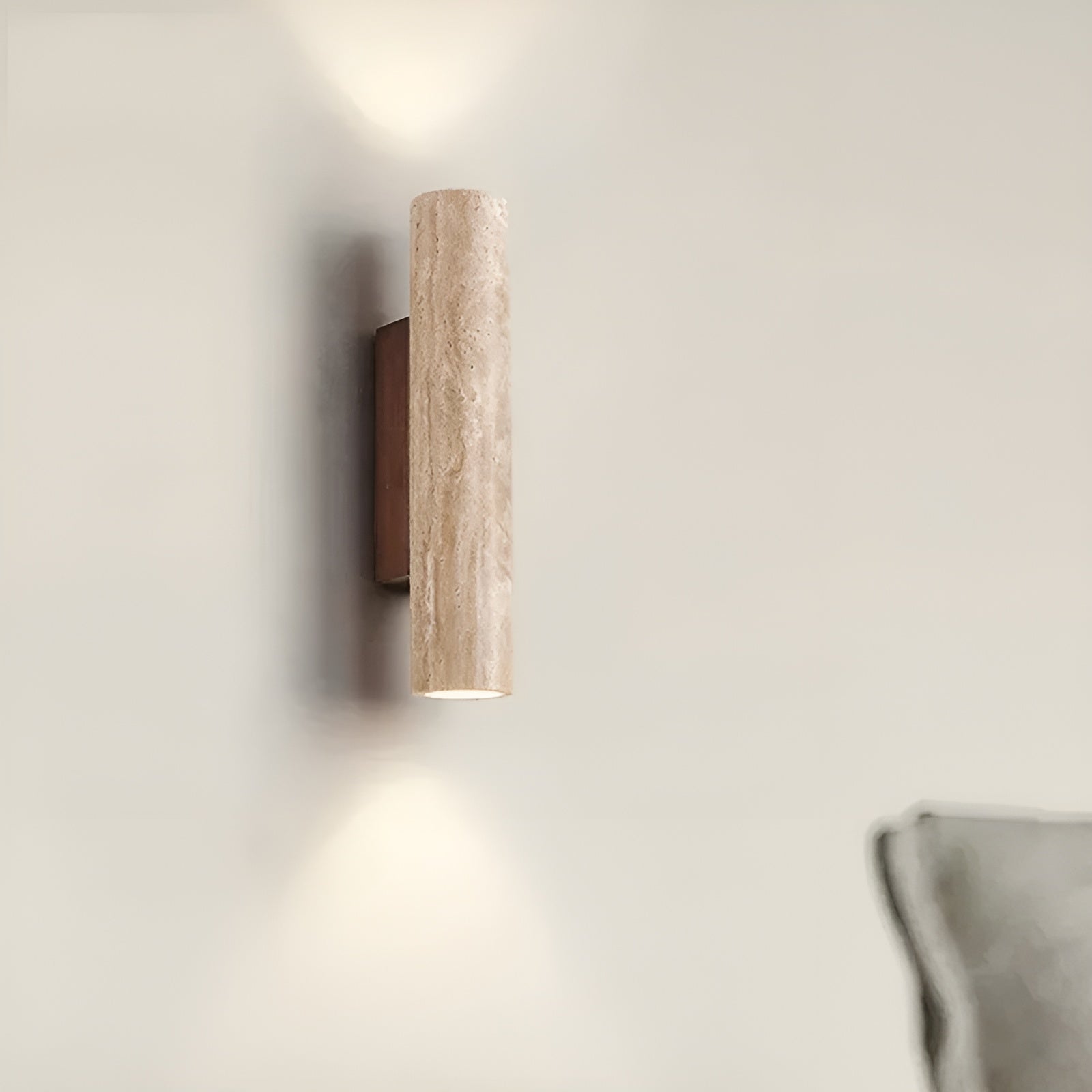 Wandlamp Minimalist met Cilindervorm en Travertine Steen voor Boven en Onder Lichteffect