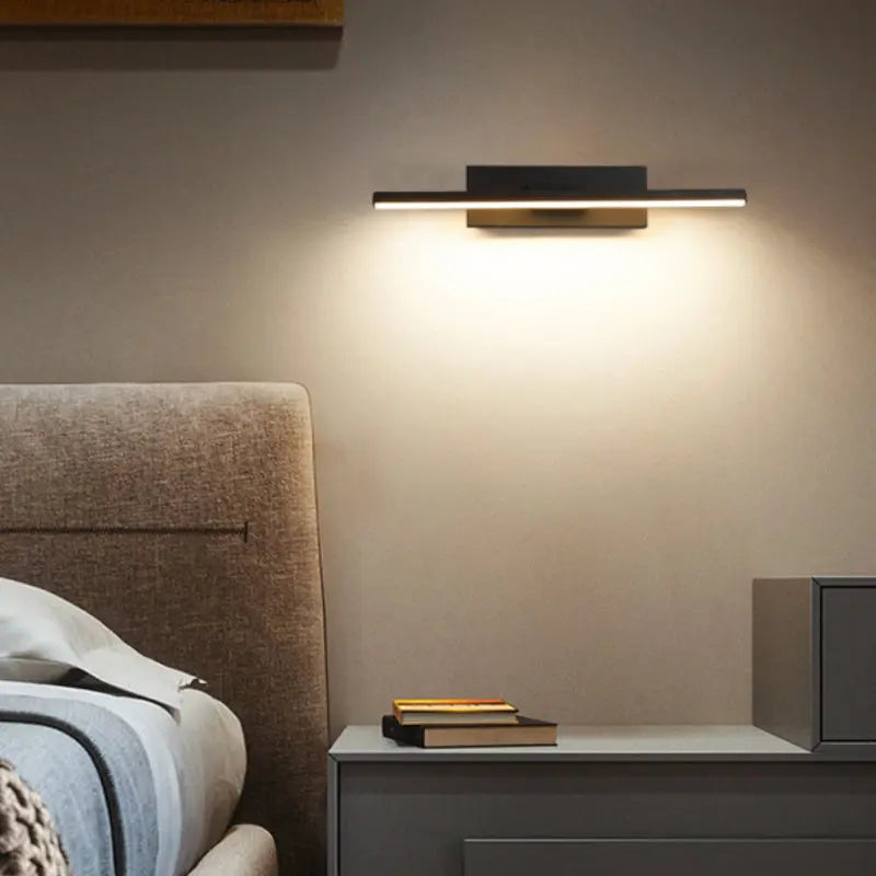 Wandlamp Minimalist met Draaibare LED Lichtbalk in 3 Maten
