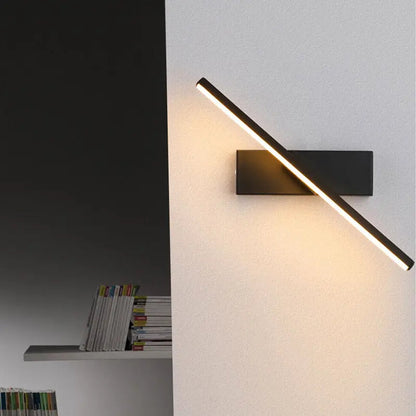 Wandlamp Minimalist met Draaibare LED Lichtbalk in 3 Maten