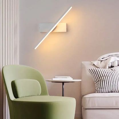 Wandlamp Minimalist met Draaibare LED Lichtbalk in 3 Maten