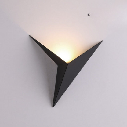 Wandlamp Minimalist met Driehoekig Design en Geïntegreerde LED