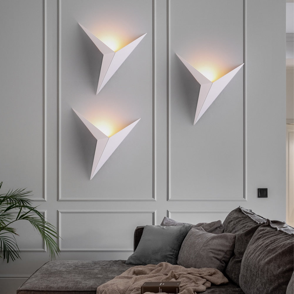 Wandlamp Minimalist met Driehoekig Design en Geïntegreerde LED