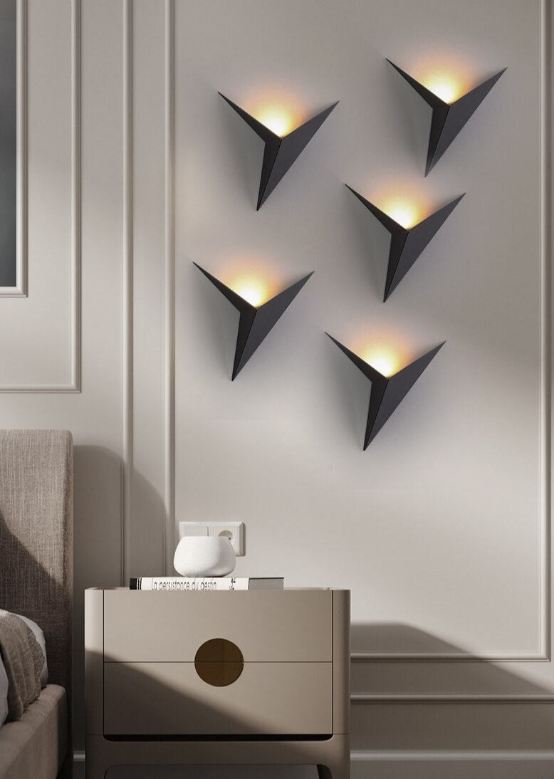 Wandlamp Minimalist met Driehoekig Design en Geïntegreerde LED