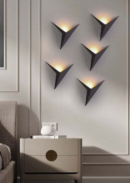 Wandlamp Minimalist met Driehoekig Design en Geïntegreerde LED