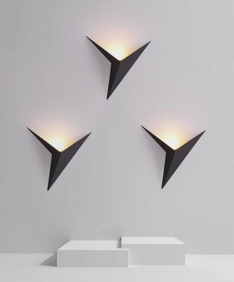 Wandlamp Minimalist met Driehoekig Design en Geïntegreerde LED