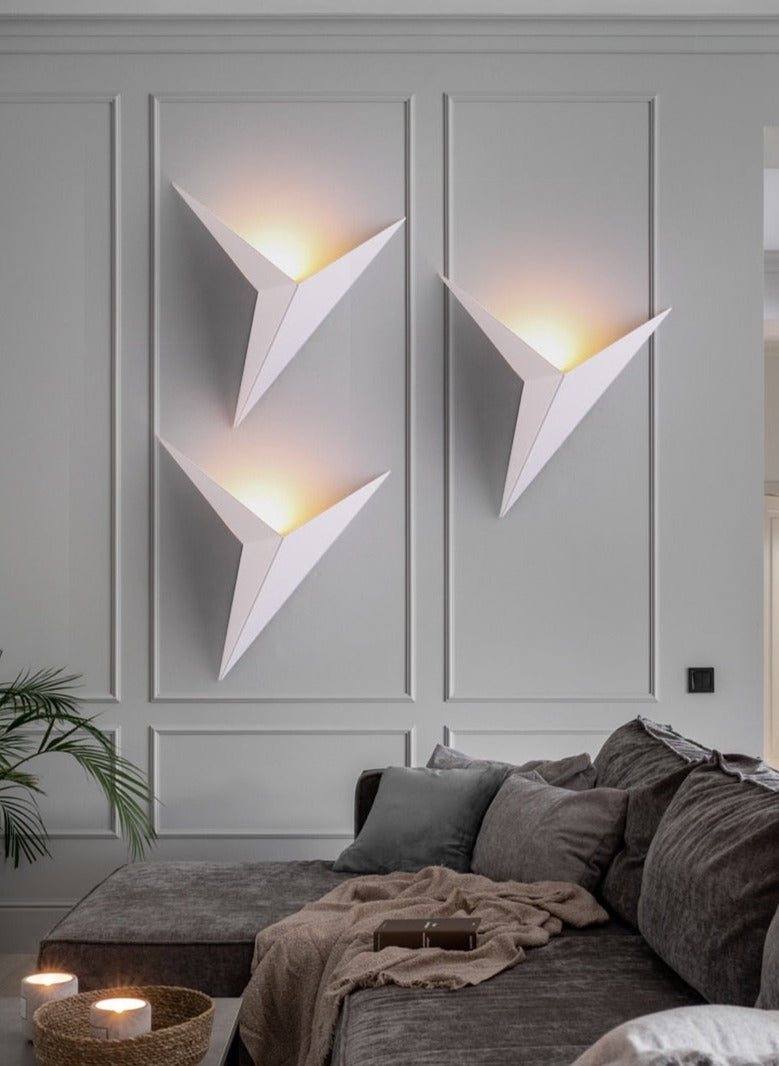 Wandlamp Minimalist met Driehoekig Design en Geïntegreerde LED