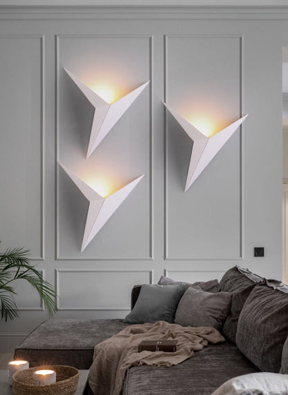 Wandlamp Minimalist met Driehoekig Design en Geïntegreerde LED