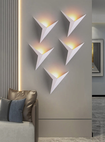 Wandlamp Minimalist met Driehoekig Design en Geïntegreerde LED