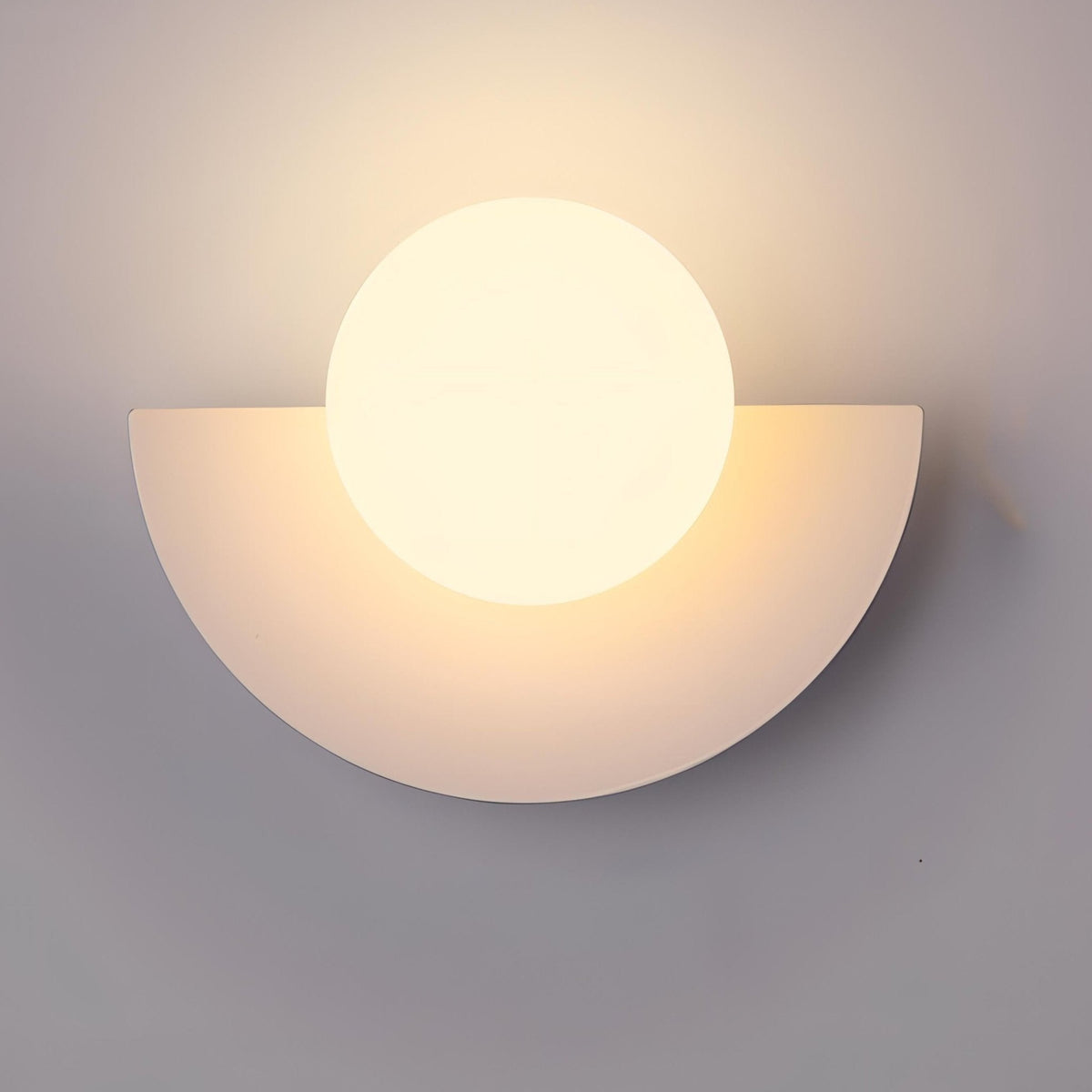 Wandlamp Minimalistisch met Halfrondes Ontwerp en Glazen Bol