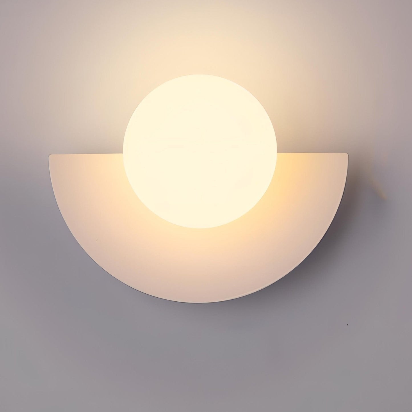 Wandlamp Minimalistisch met Halfrondes Ontwerp en Glazen Bol