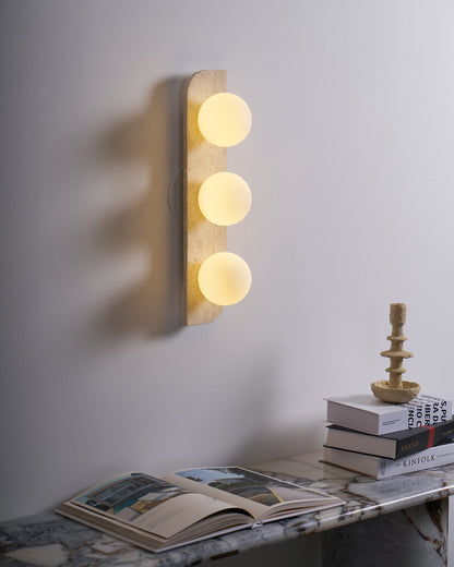 Wandlamp Modern Boho met Travertine Achterplaat en Glazen Bollen ##POS:16##