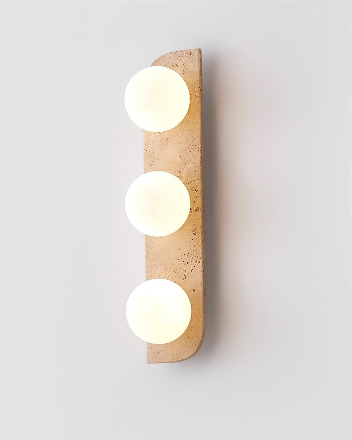 Wandlamp Modern Boho met Travertine Achterplaat en Glazen Bollen