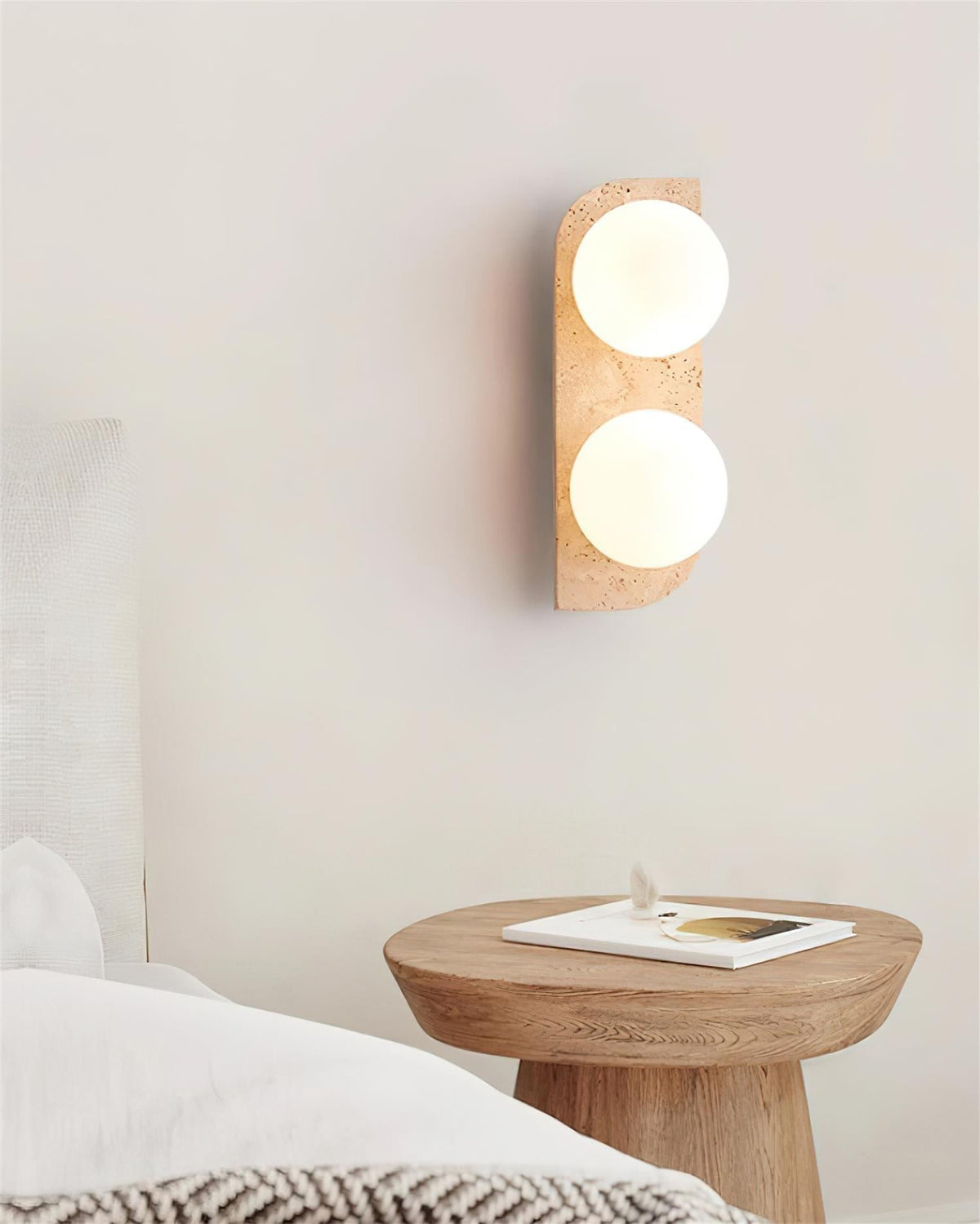 Wandlamp Modern Boho met Travertine Achterplaat en Glazen Bollen