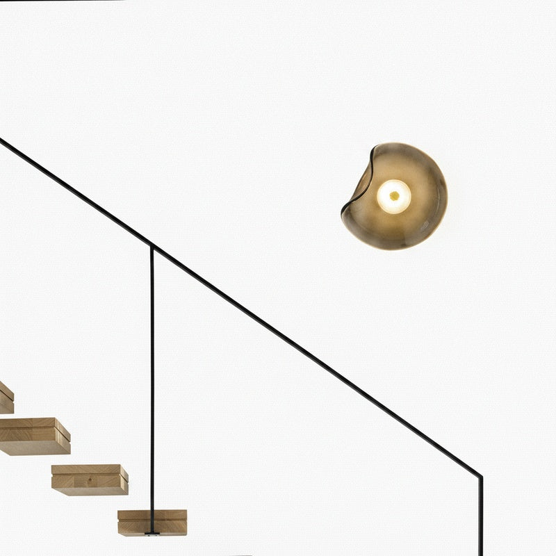 Wandlamp Modern met Golvende Glazen Kap en Geïntegreerde LED