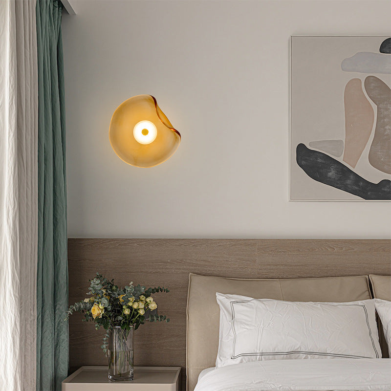Wandlamp Modern met Golvende Glazen Kap en Geïntegreerde LED