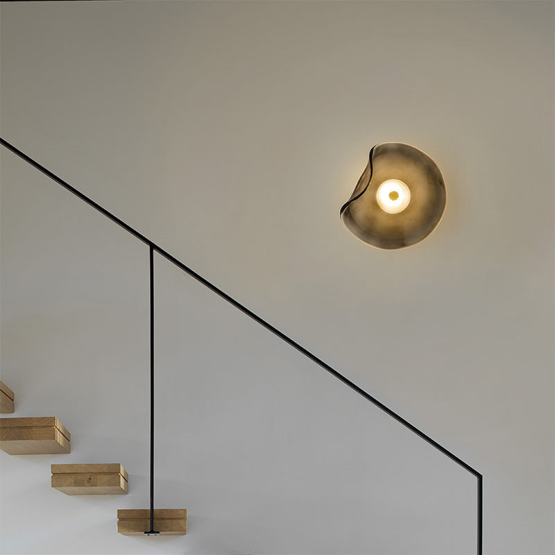 Wandlamp Modern met Golvende Glazen Kap en Geïntegreerde LED