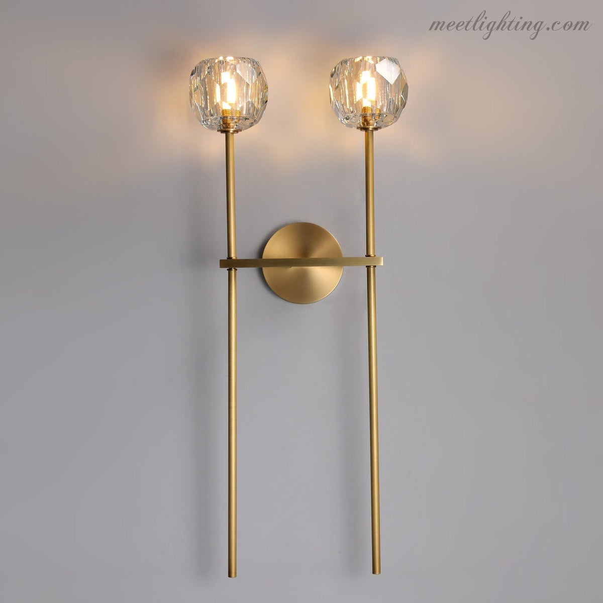 Wandlamp Modern met Twee Kristallen Bollen en Messing Armen ##POS:28##