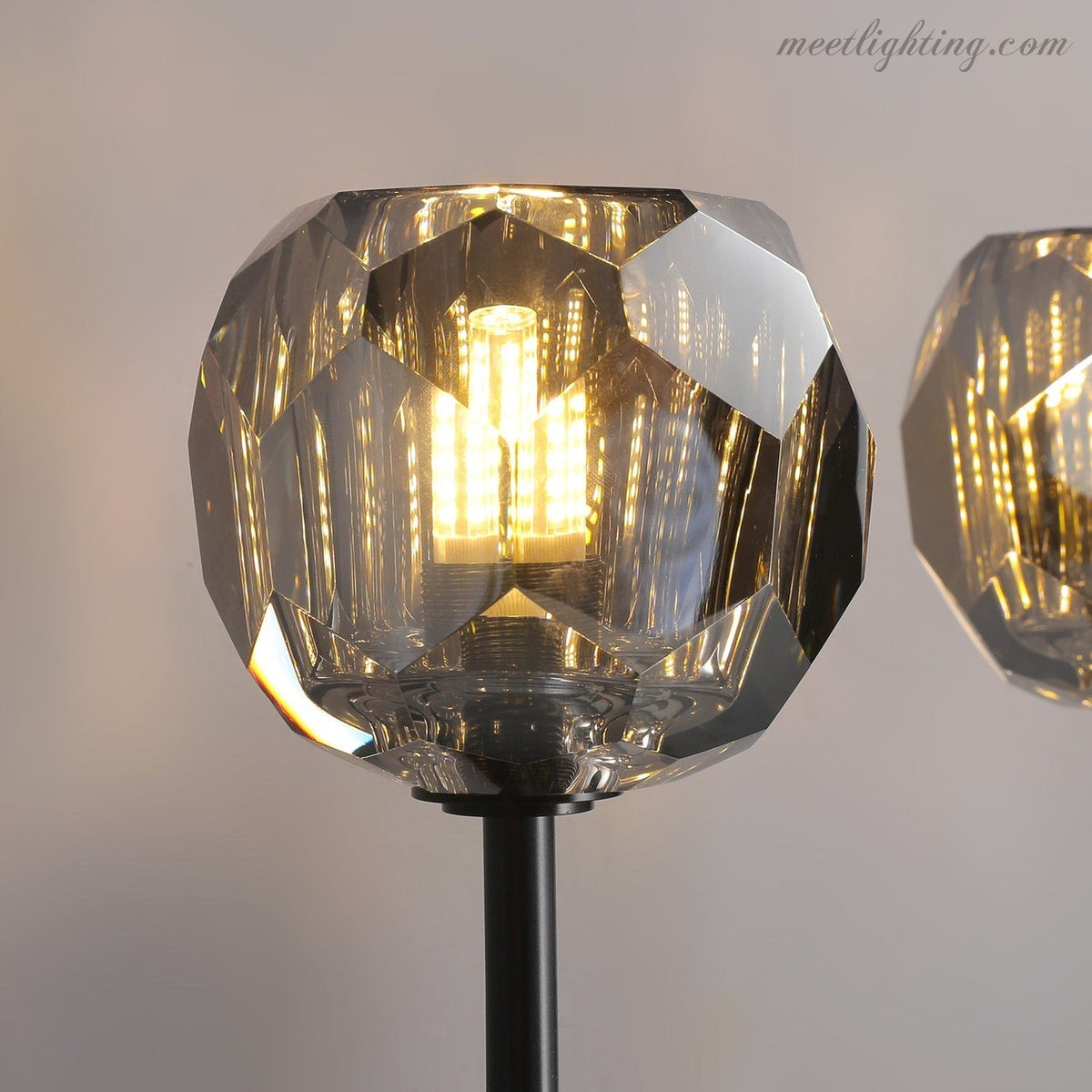 Wandlamp Modern met Twee Kristallen Bollen en Messing Armen