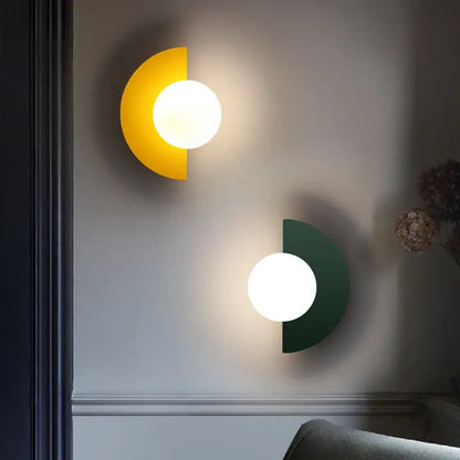 Wandlamp Retro met Glazen Bol en Halfcirkelvormige Beugel
