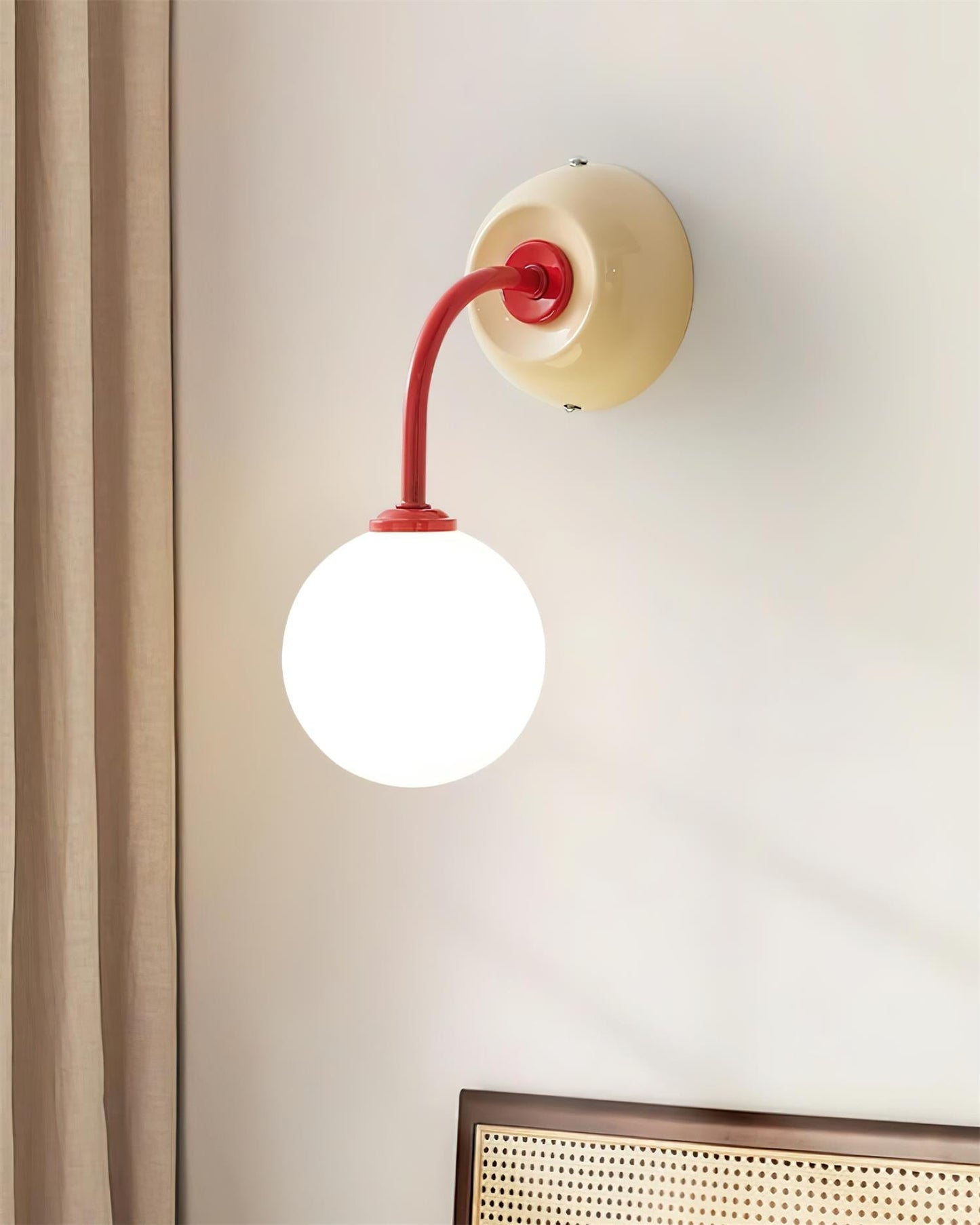 Wandlamp Retro met Glazen Bolkap en Gebogen Arm