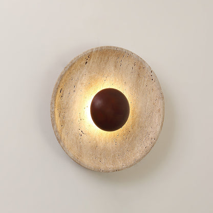 Wandlamp Rustiek met Ronde Travertine Kap en Houten Bol