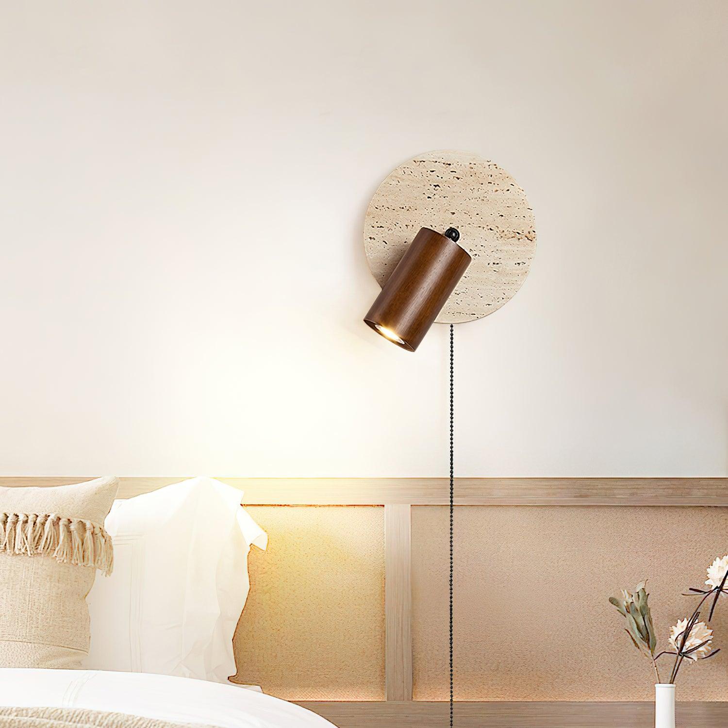 Wandlamp Scandinavisch met Draaibare Spot en Ronde Travertijn Achterplaat