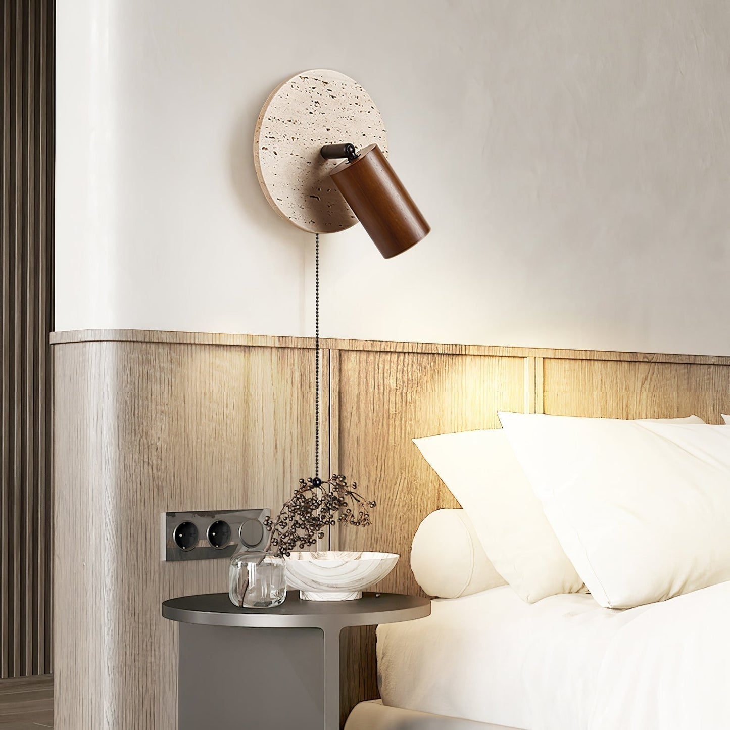 Wandlamp Scandinavisch met Draaibare Spot en Ronde Travertijn Achterplaat
