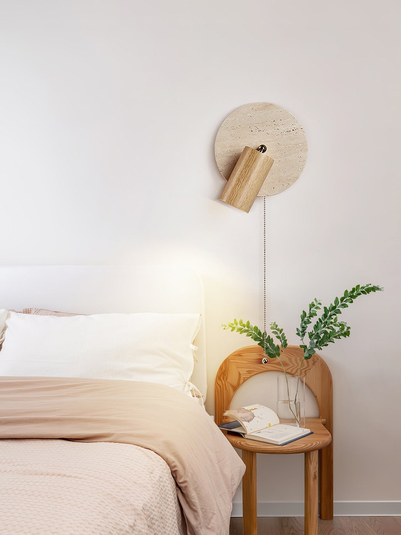 Wandlamp Scandinavisch met Draaibare Spot en Ronde Travertijn Achterplaat