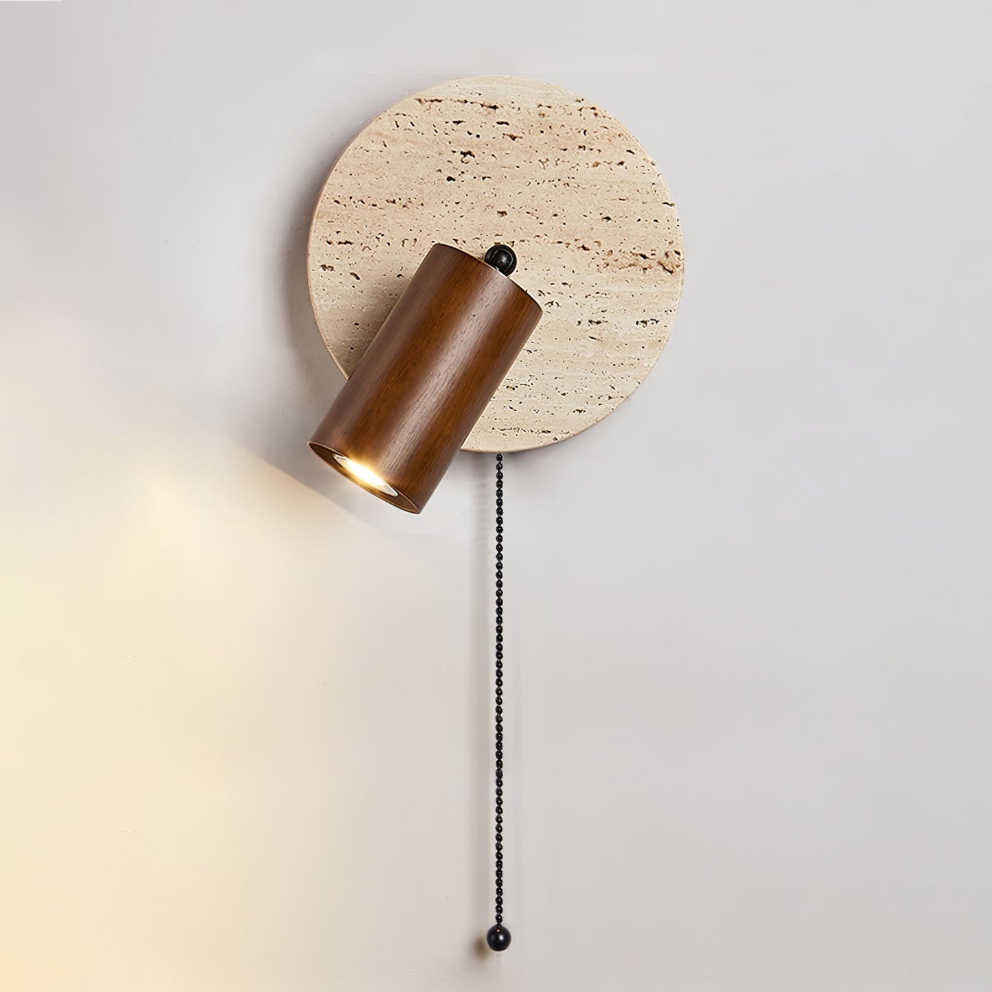 Wandlamp Scandinavisch met Draaibare Spot en Ronde Travertijn Achterplaat