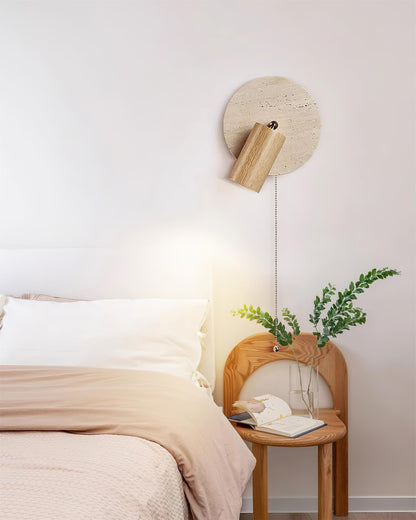 Wandlamp Scandinavisch met Draaibare Spot en Ronde Travertijn Achterplaat