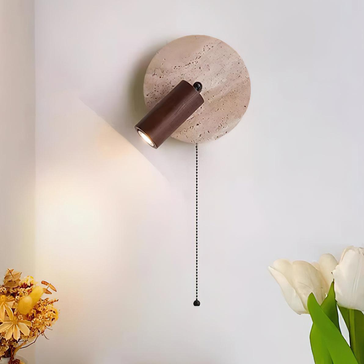 Wandlamp Scandinavisch met Draaibare Spot en Ronde Travertijn Achterplaat