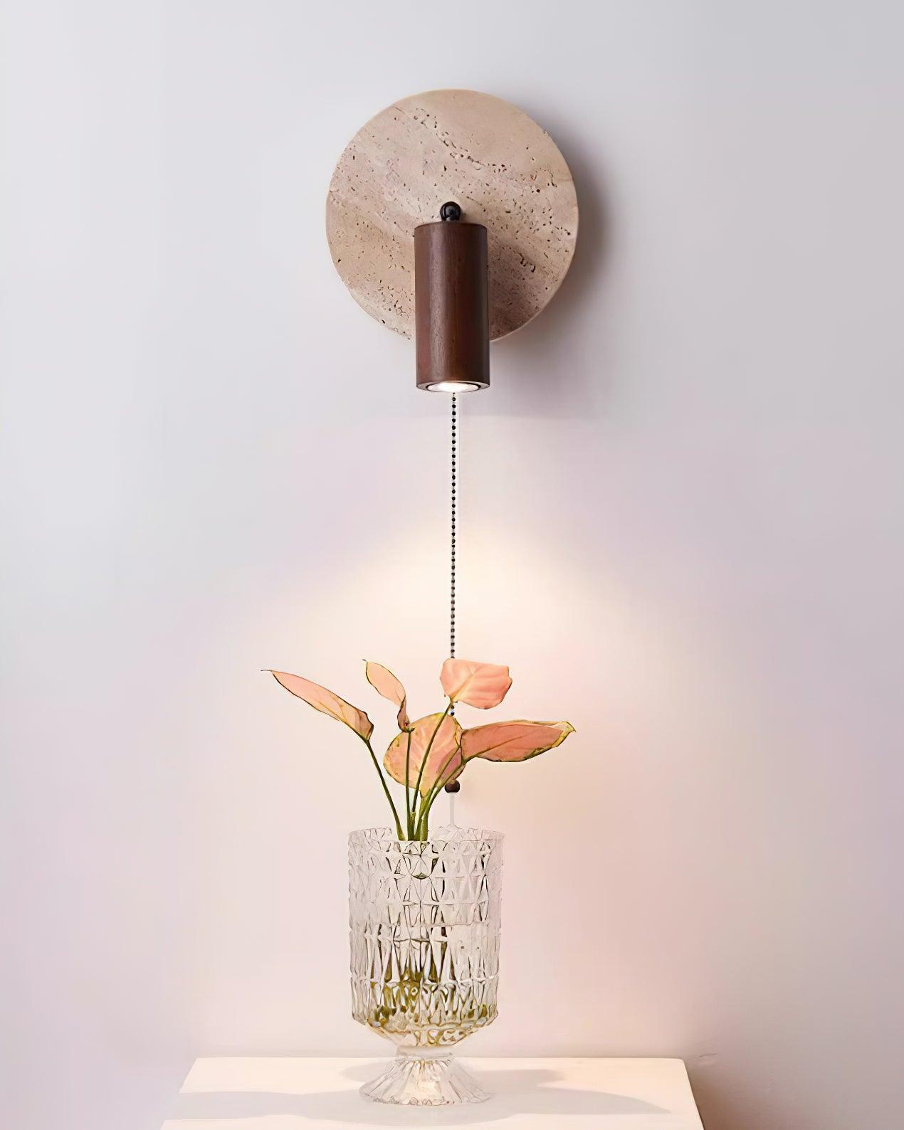 Wandlamp Scandinavisch met Draaibare Spot en Ronde Travertijn Achterplaat