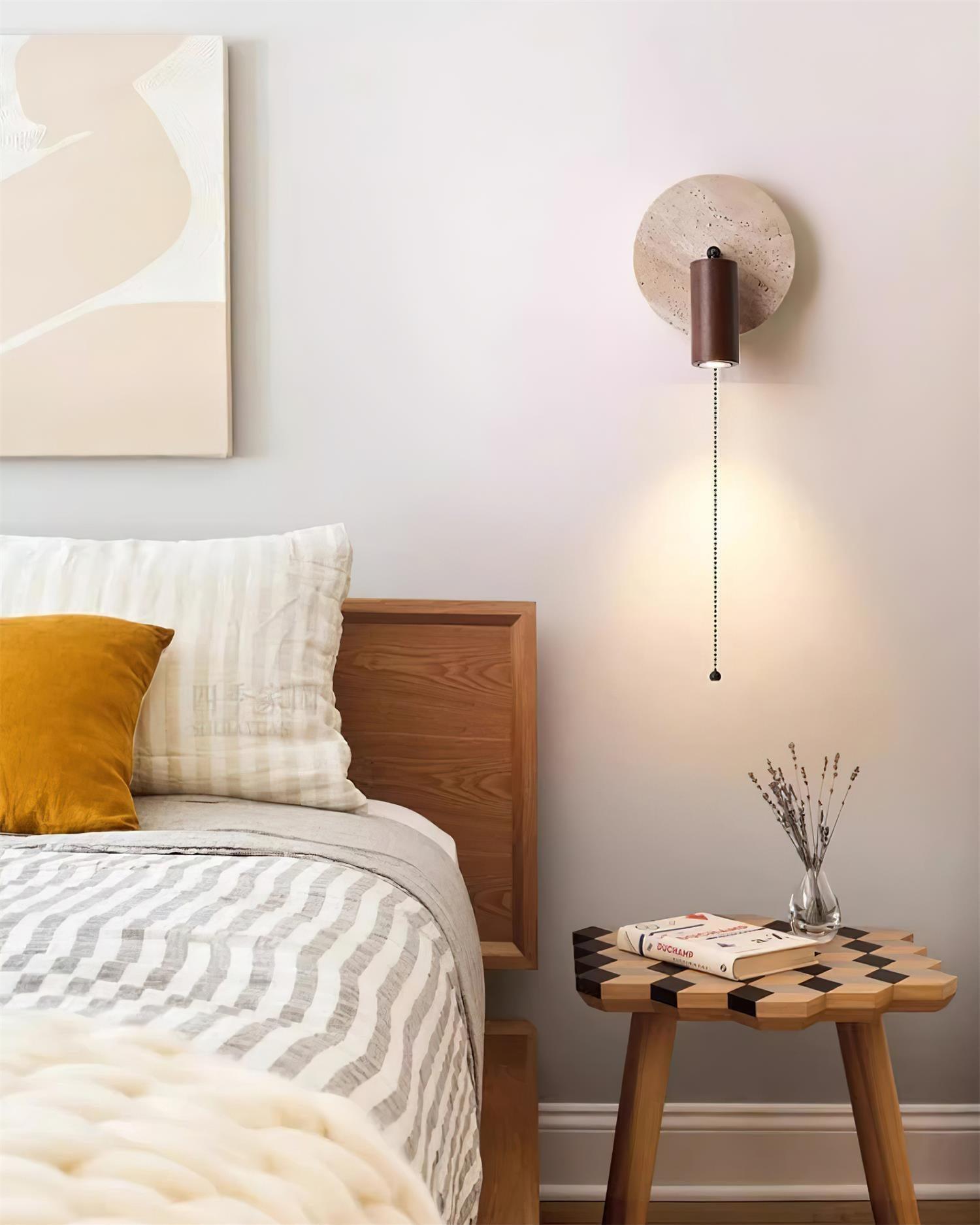 Wandlamp Scandinavisch met Draaibare Spot en Ronde Travertijn Achterplaat