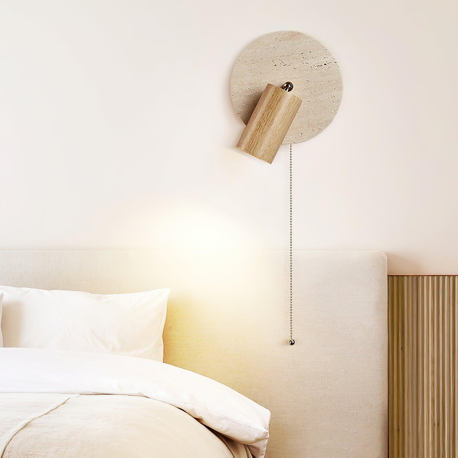 Wandlamp Scandinavisch met Draaibare Spot en Ronde Travertijn Achterplaat