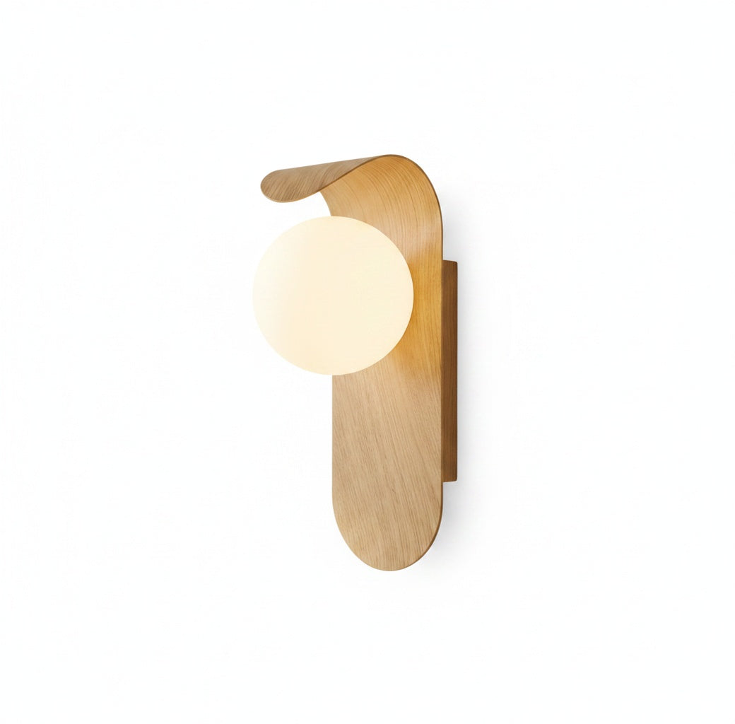 Wandlamp Scandinavisch met Houten Backplate en Glazen Bol