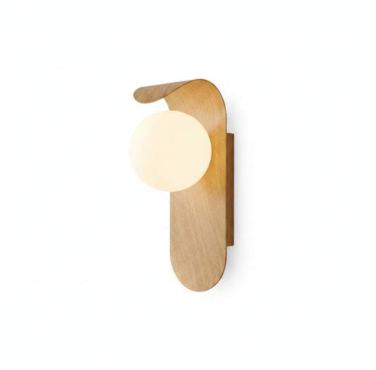 Wandlamp Scandinavisch met Houten Backplate en Glazen Bol